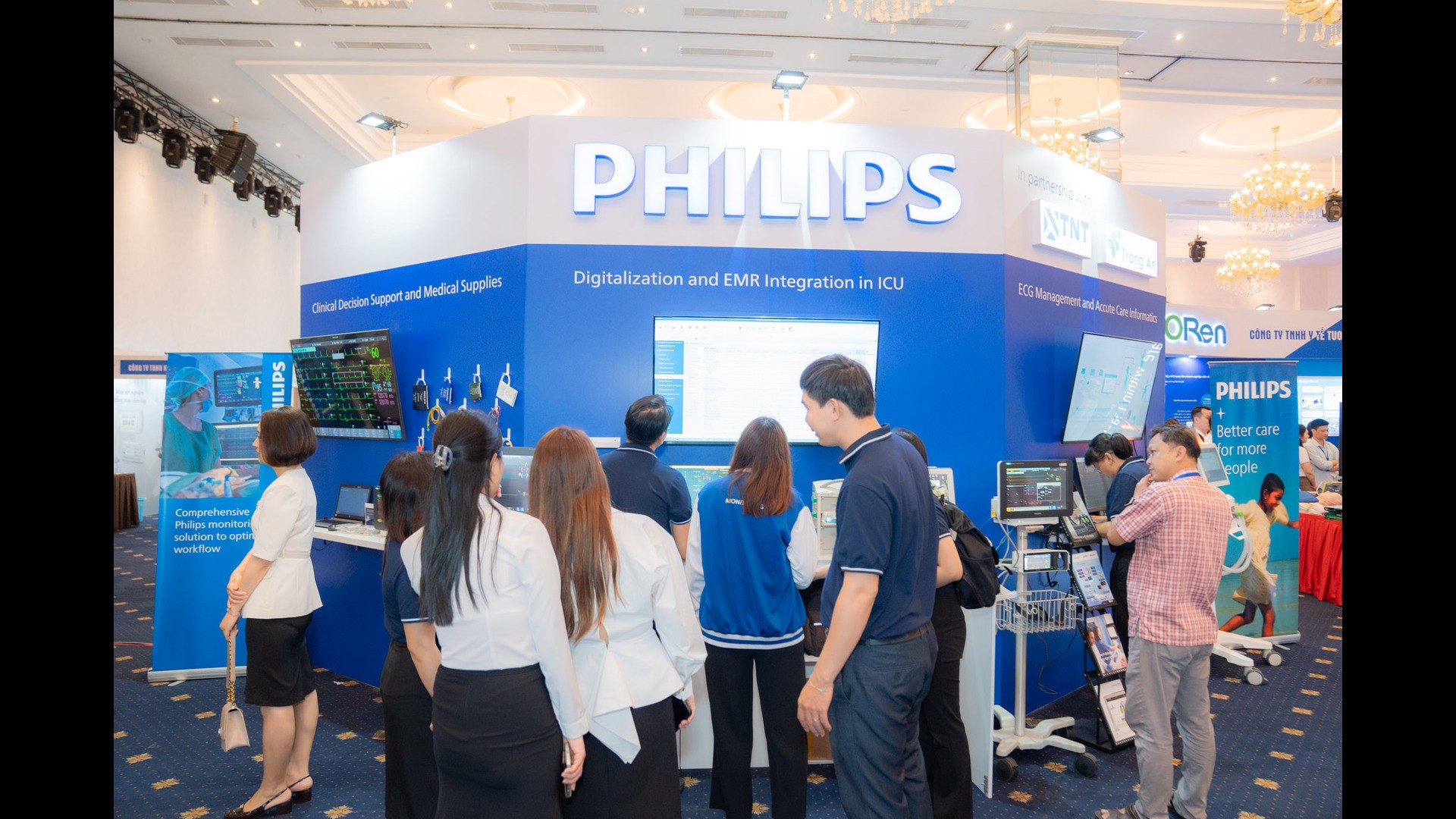 Philips giới thiệu giải ph&aacute;p số h&oacute;a chăm s&oacute;c t&iacute;ch cực tại Hội nghị Hồi sức Cấp cứu v&agrave; Chống độc Việt Nam 2026